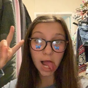 Meet your Posher, Annissa